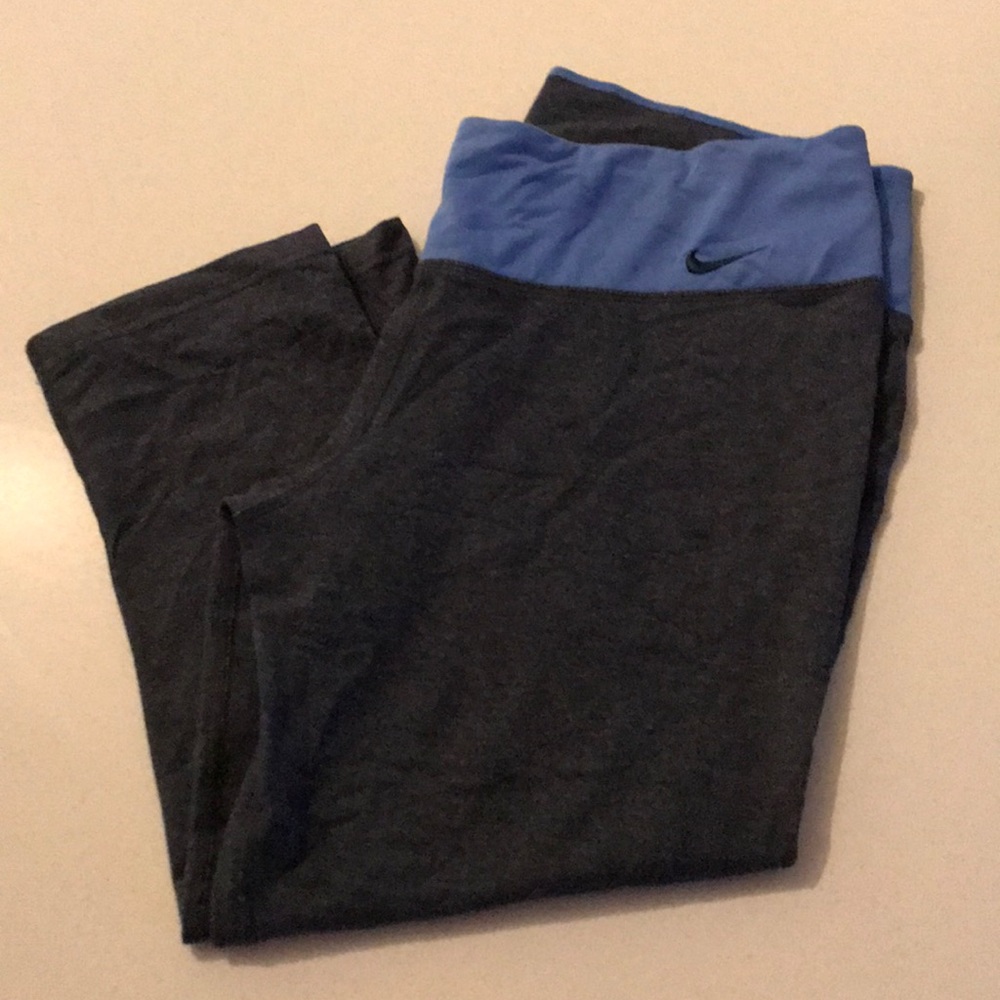 Nike Dri-FIT Women’s Legend Running Capri Tights. Large. Great condition